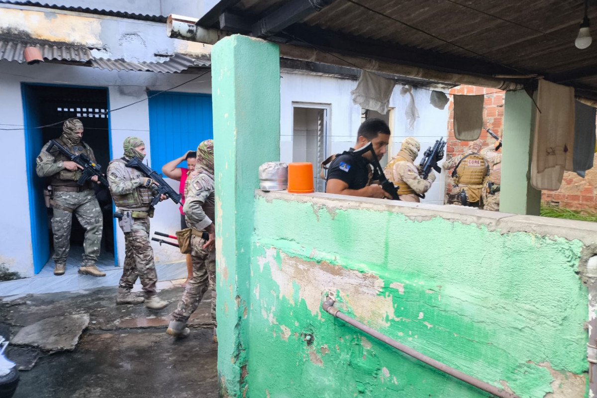 Polícia Civil cumpre 11 mandados em operação no Recife e Jaboatão