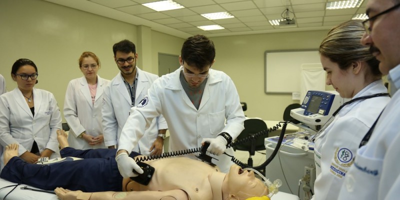 FormaSUS Oferece 84 Bolsas Integrais em Saúde em PE
