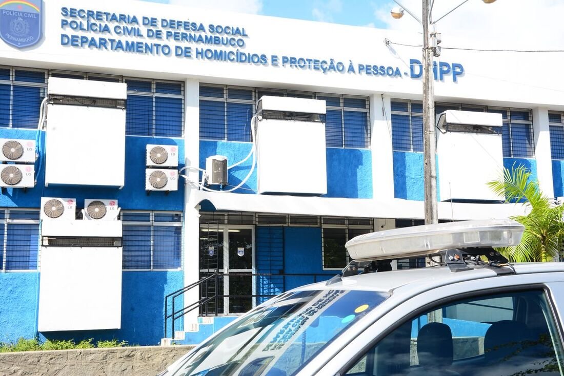 Bebê morre após ser atingido por tiros na saída de shopping Guararapes