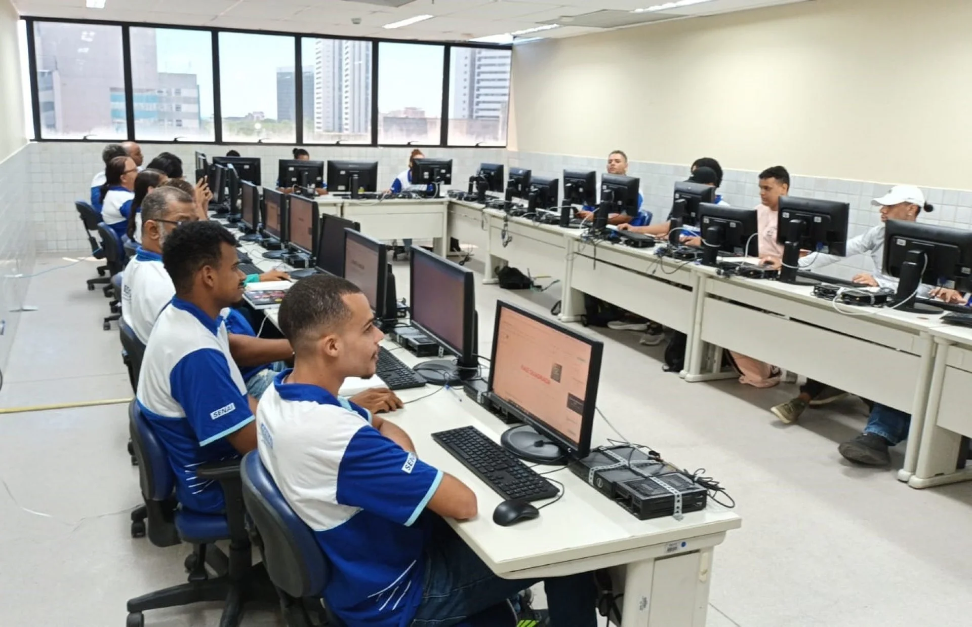Senai-PE oferece 1.040 vagas gratuitas em cursos presenciais