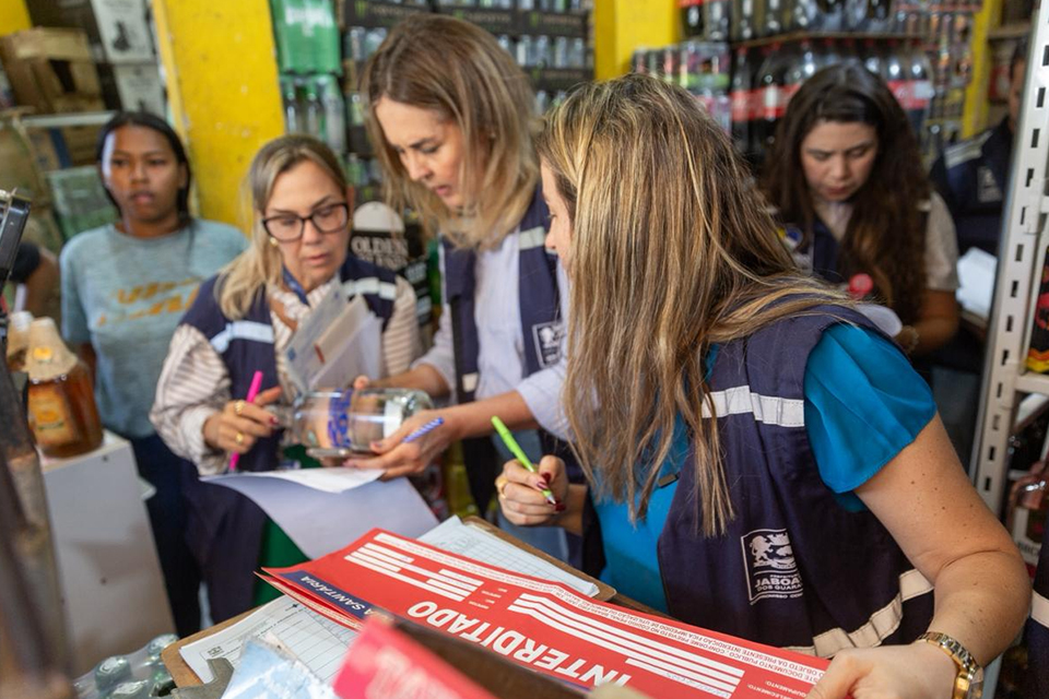 Fiscalização de bebidas em Jaboatão apreende Quase 1.000 garrafas