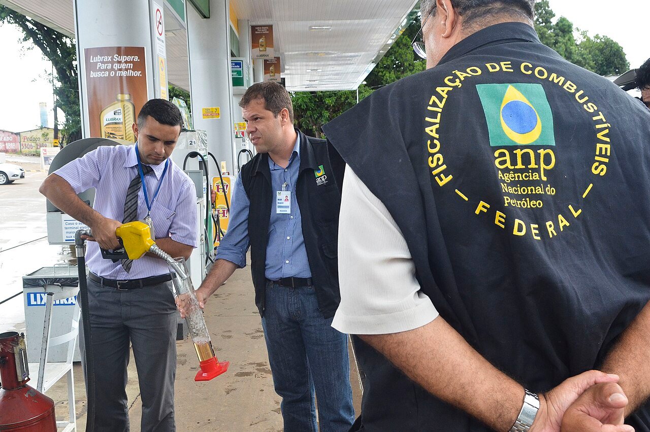 Gasolina em Jaboatão teve média de R$ 6,94 na semana encerrada em 3 de outubro
