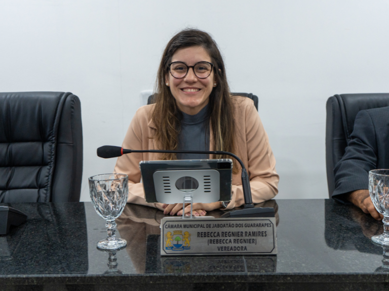 Câmara aprova pedidos de Rebecca Regnier para sinalização, pavimentação e acolhimento social