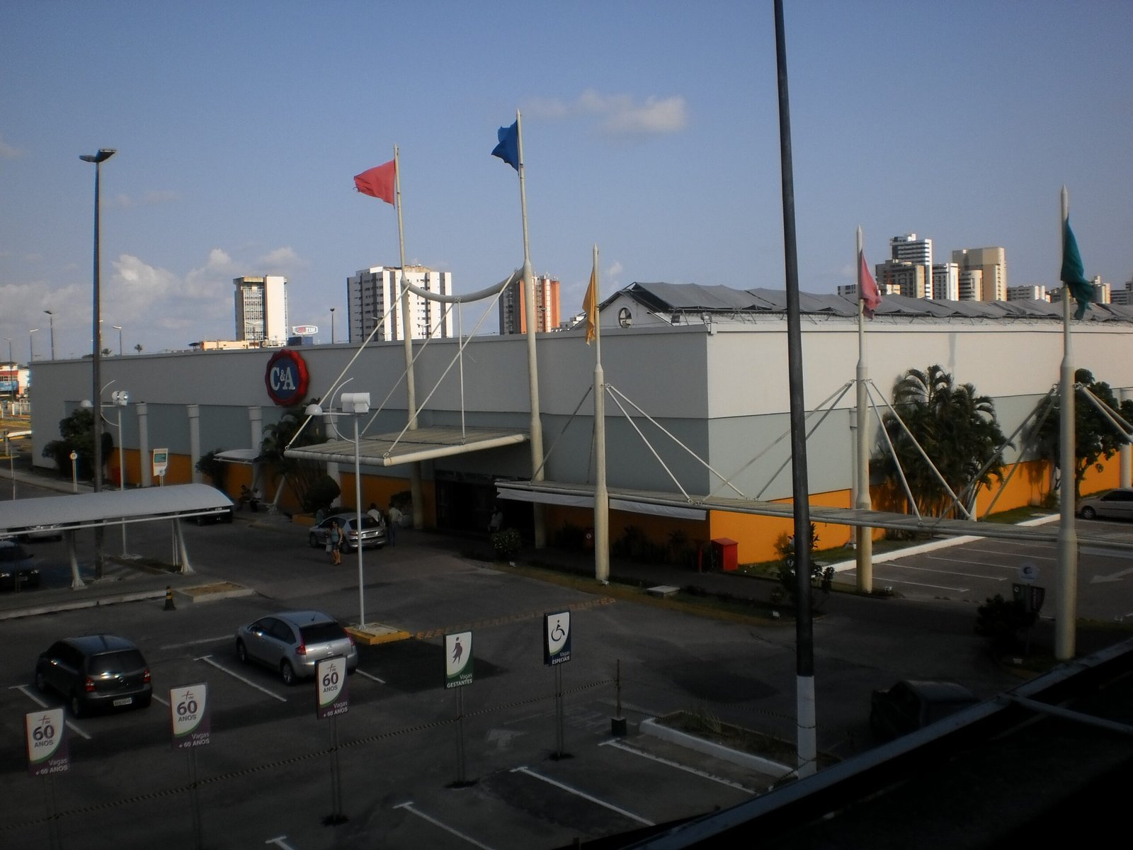 Outubro Rosa: ação de mamografia está prevista para 9 de outubro no Shopping Guararapes