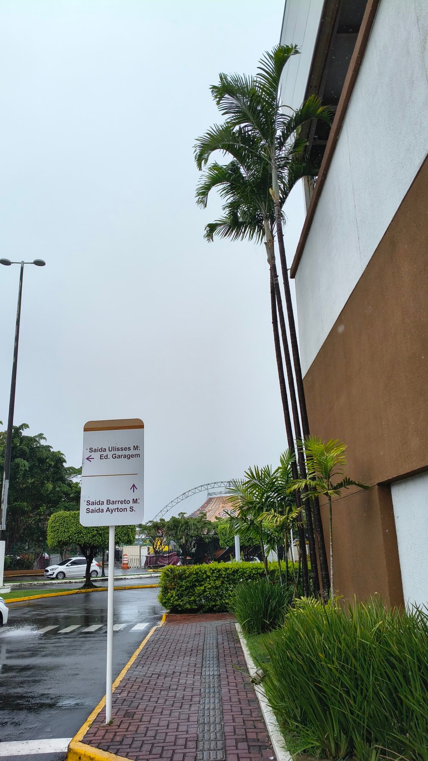Fachada do Shopping Guararapes em fotografia de agosto de 2026